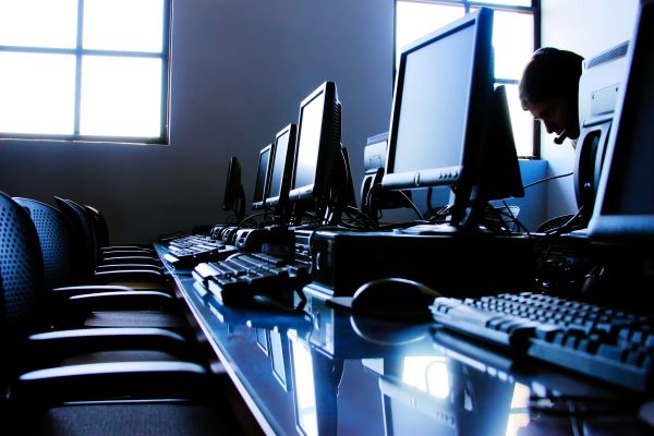 Image of a computer lap.