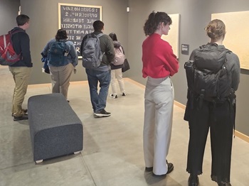 GraduatestudentsintheFulginitiGallery