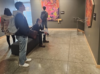GraduatestudentsintheFulginitiGallery