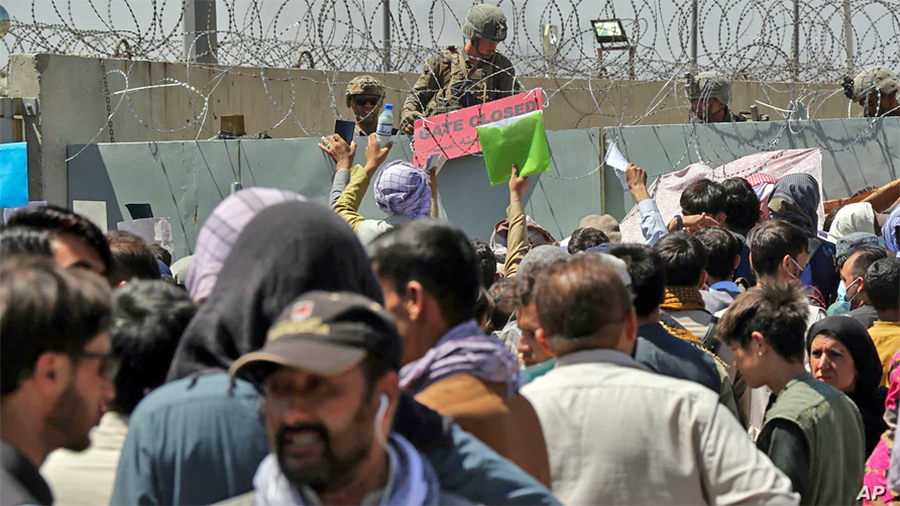 VOA Kabul Airport gate closed sign 8_26_21 VOA Kabul Airport gate closed sign 8_26_21