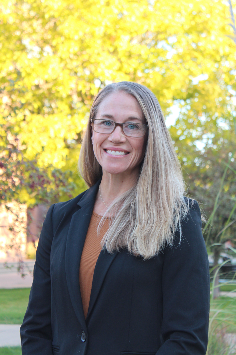 Lauren Hinrichs-Kinney Headshot