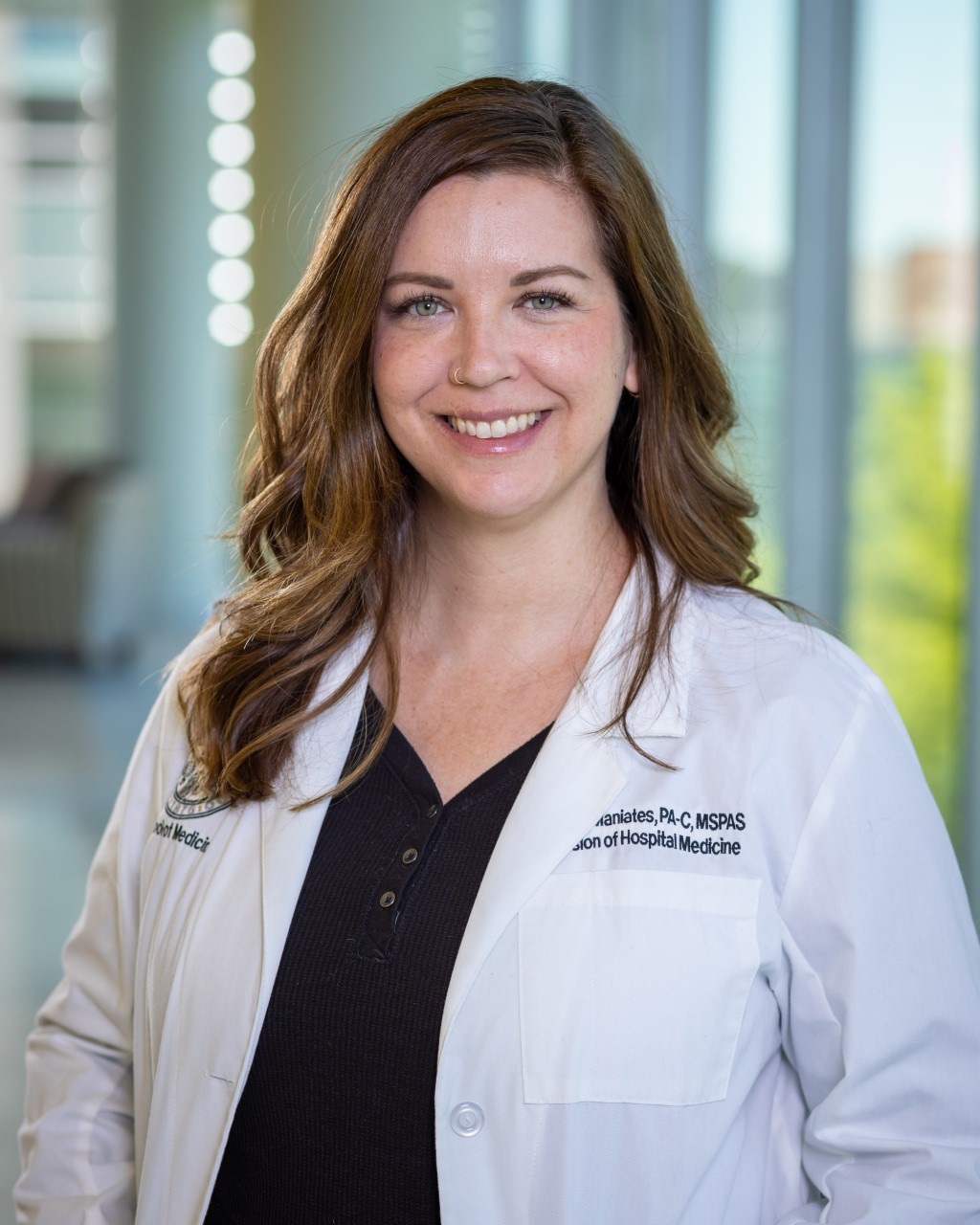 Amber Maniates Headshot