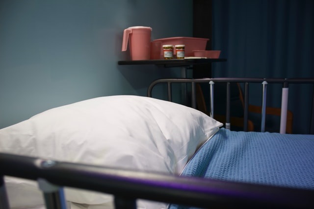 bret-kavanaugh-MIfUp3FA5ek-unsplash Empty Hospital Bed